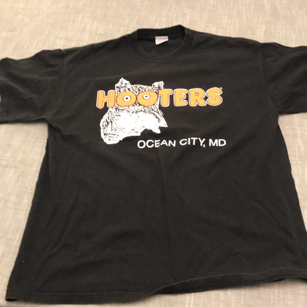 Hooters Tee